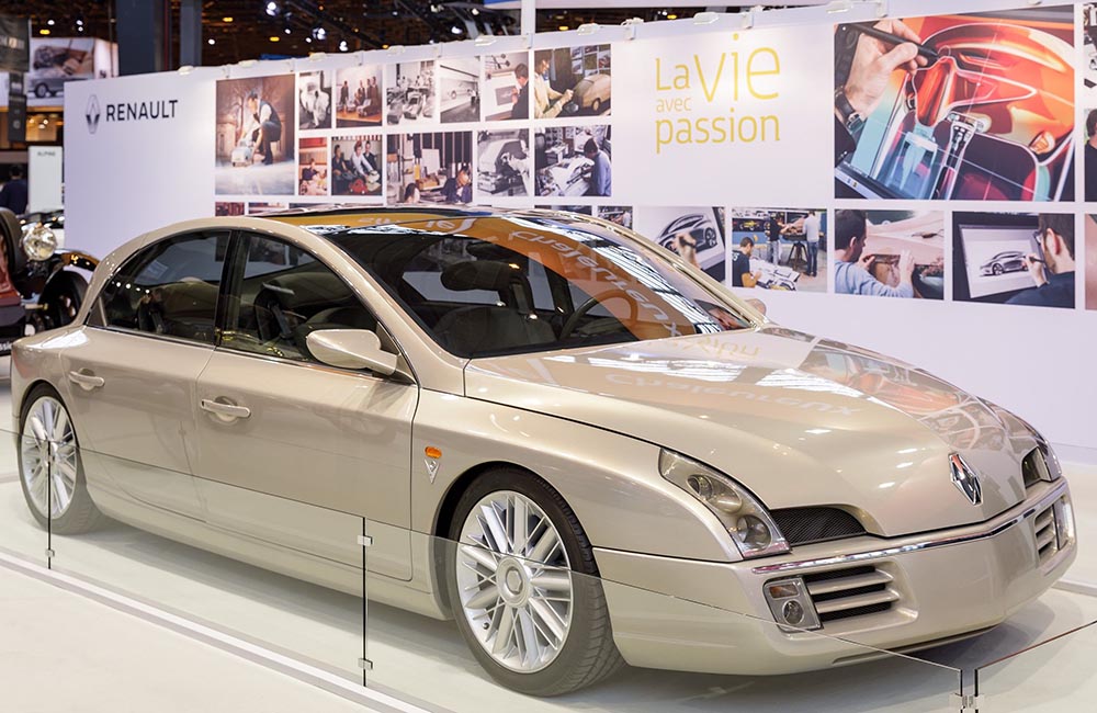 1995: Mit dem Concept Car Initiale meldet sich Renault in der höchsten Luxusklasse, ähnlich wie einst mit dem Suprastella, zurück.