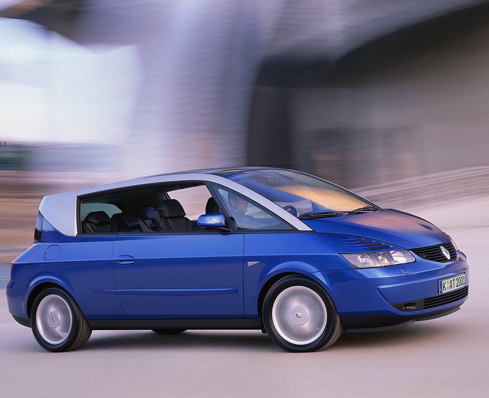 2001: Im Herbst Einführung des exklusiven Van-Coupés Renault Avantime, das nur zwei Jahre lang in 8.552 Einheiten verkauft wird.