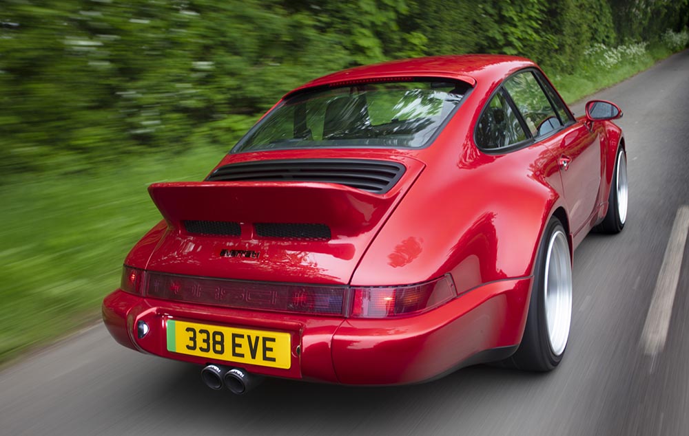 Den auf Wunsch mit einer wunderbaren Widebody-Karosse aus Karbon noch bulliger gemachten Porsche bietet Everrati nicht nur mit 440, sondern sogar mit bis zu 500 PS an.