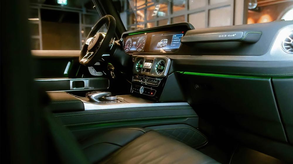 Der Mercedes-AMG G 63 4x4² bietet eine bereits gehobene Ausstattung, die Kunden auf Wunsch vielseitig indiviualisieren können.