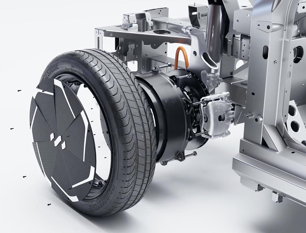 Die vier Radnabenmotoren leisten zusammen gerade mal 132 kW/180 PS, von 0 auf 100 km/h gönnt sich der Flachmann stolze zehn Sekunden und schon bei 160 km/h ist es vorbei mit dem Vortrieb.