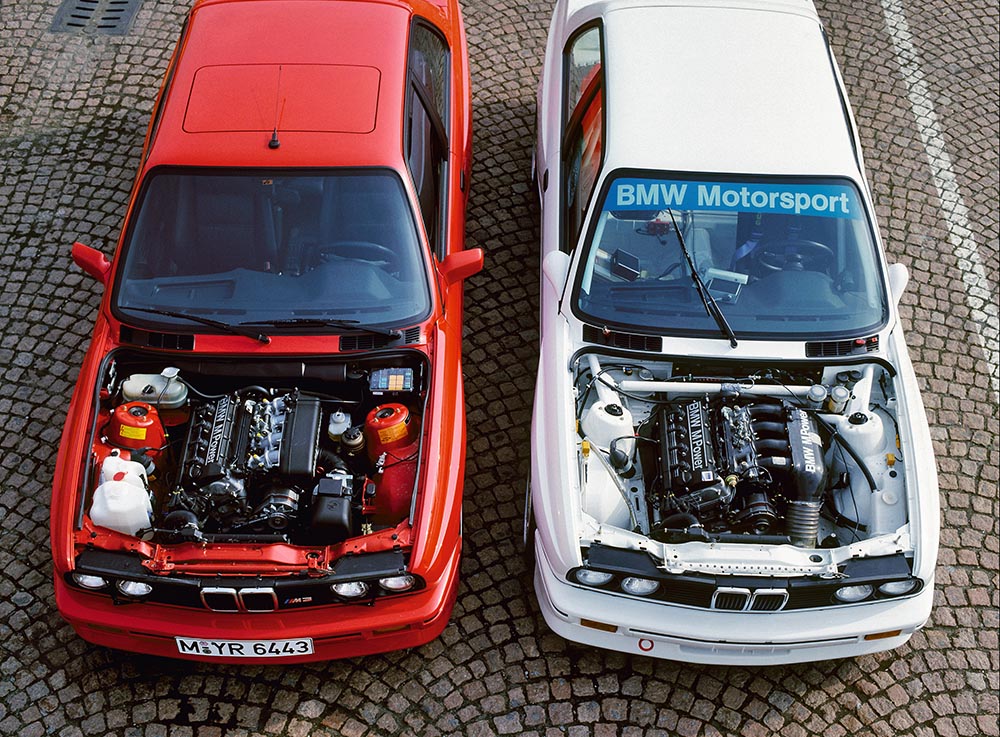 1986: Im November rollt der M3 zu den deutschen Händlern. Im Bild die Straßen- und die Rennversion (rechts).