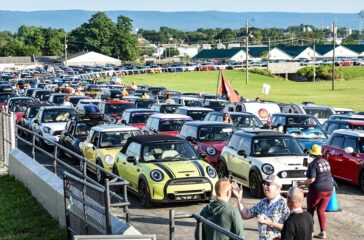 Es ist endlich wieder „Mini Takes The States“ und auf dem „größten Roadtrip aller Zeiten“ erobert der britische Sonderling das Land der Pritschenwagen und XXL-SUV im Sturm