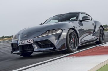 Toyota bietet den GR Supra nun auch mit Handschaltung an.