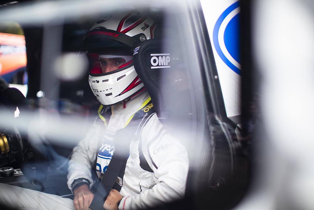  Trotz seiner Nutzfahrzeug-Optik handelt es sich bei dem Ford SuperVan um einen reinrassigen Rennwagen.