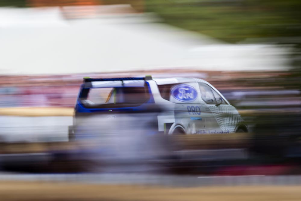  Von 0 auf 100 in weniger als zwei Sekunden - das muss das Gehirn erst einmal verarbeiten.