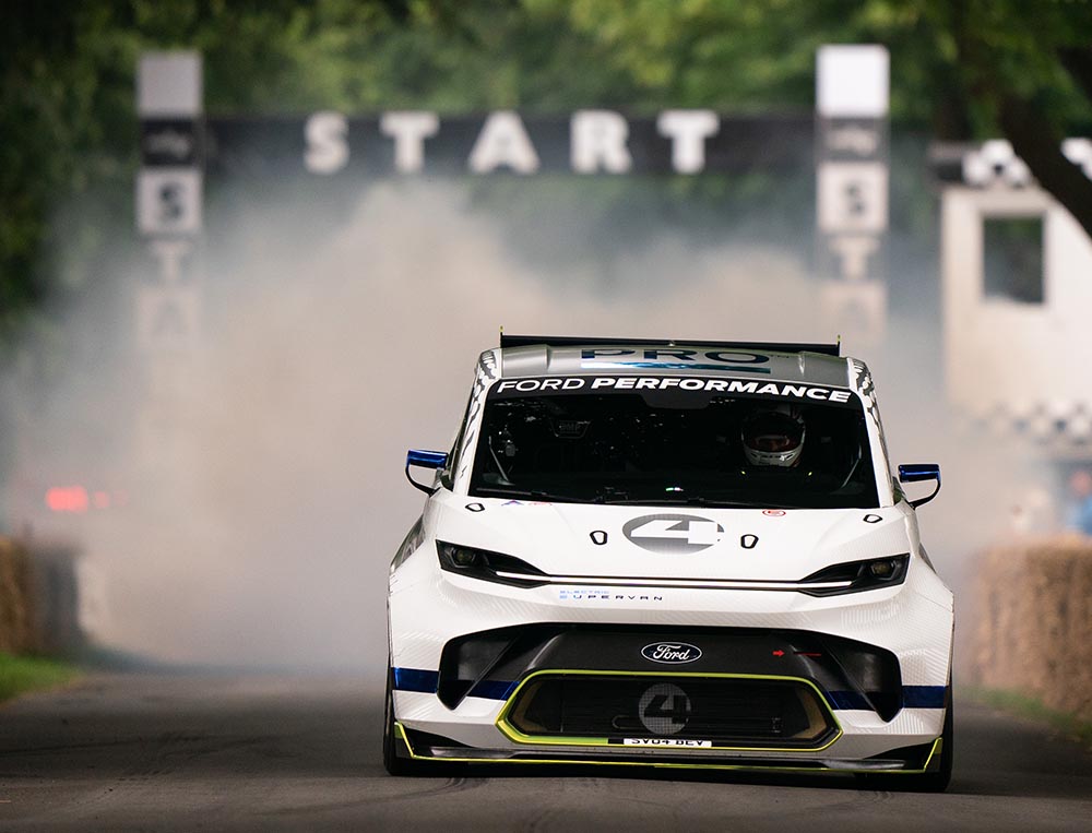 Gespeist wird Dumas Rennwagen dabei aus einer flüssigkeitsgekühlten Batterie mit rund 50 kWh.