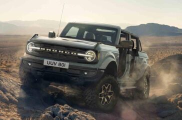 Neben einigen Verkleidungsteilen lassen sich beim Ford Bronco unter anderem auch die Türen abnehmen