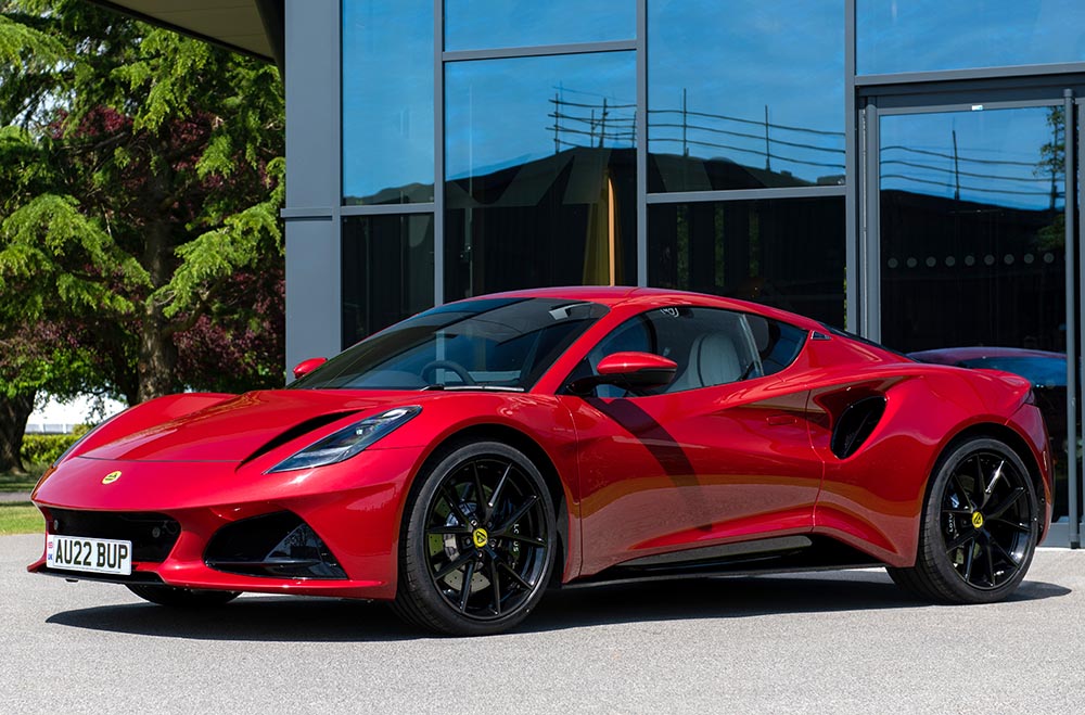 Der Lotus Emira kommt im August zu Preisen von rund 96.000 Euro auf den Markt.