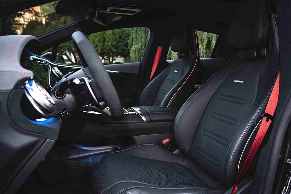 Die Sitze im AMG-EQE sind sportlich konturiert, jedoch keine echten Performance-Sitze.