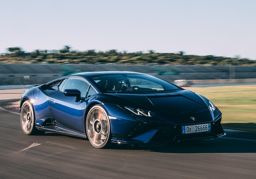 Zahlreiche Feinarbeiten an der Aerodynamik sind an vielen Stellen oft erst auf den zweiten Blick oder nach Hinweisen des Fachmanns erkennbar. In Summe sorgt das alles für eine um 6,1 Zentimeter gewachsene Länge auf 4,57 Meter.