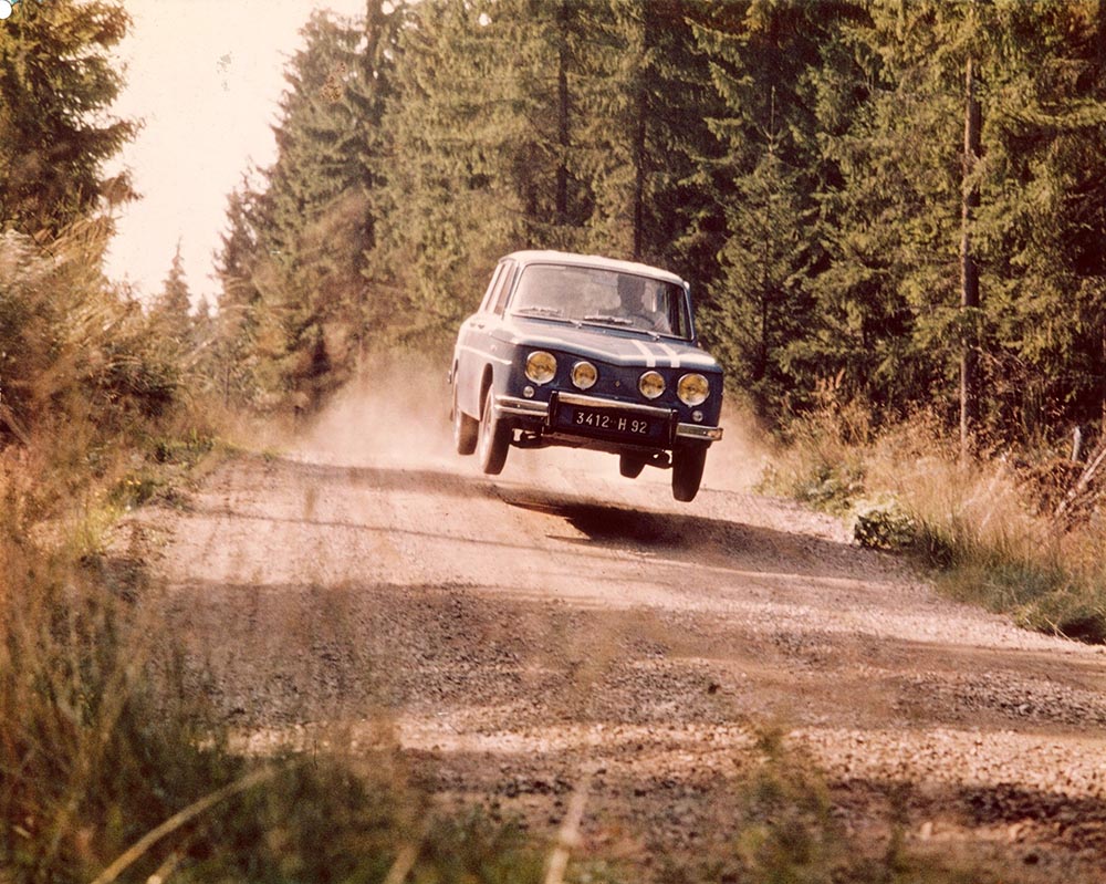 1965: Neu vorgestellt wird der vom Renault 8 abgeleitete und auf 4,20 Meter Länge gestreckte Renault 10 Major mit 1,1-Liter-Vierzylinder.