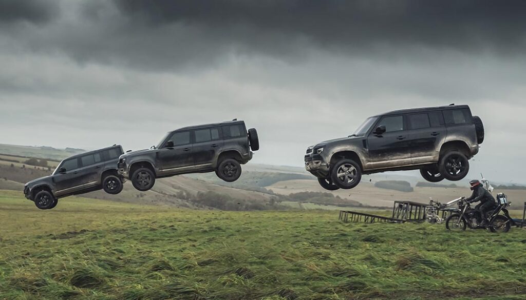 Land Rover versteigert Defender-Modelle aus dem aktuellen James-Bond-Film