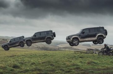 Land Rover versteigert Defender-Modelle aus dem aktuellen James-Bond-Film