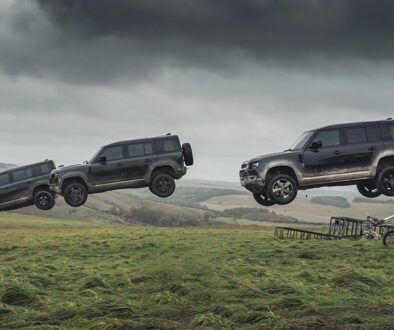 Land Rover versteigert Defender-Modelle aus dem aktuellen James-Bond-Film