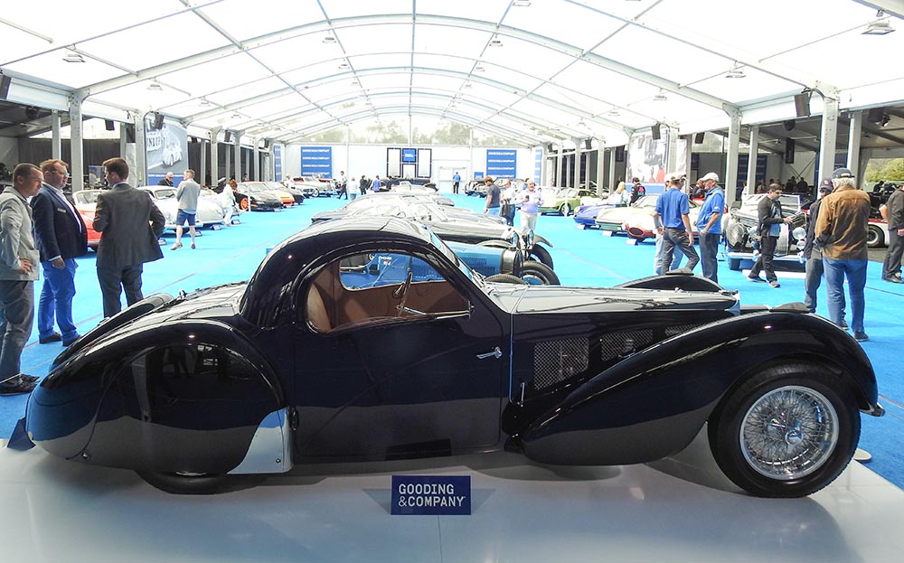 Der 1937 Bugatti Type 57 Atalante Coupe erzielte $10,345,000. 