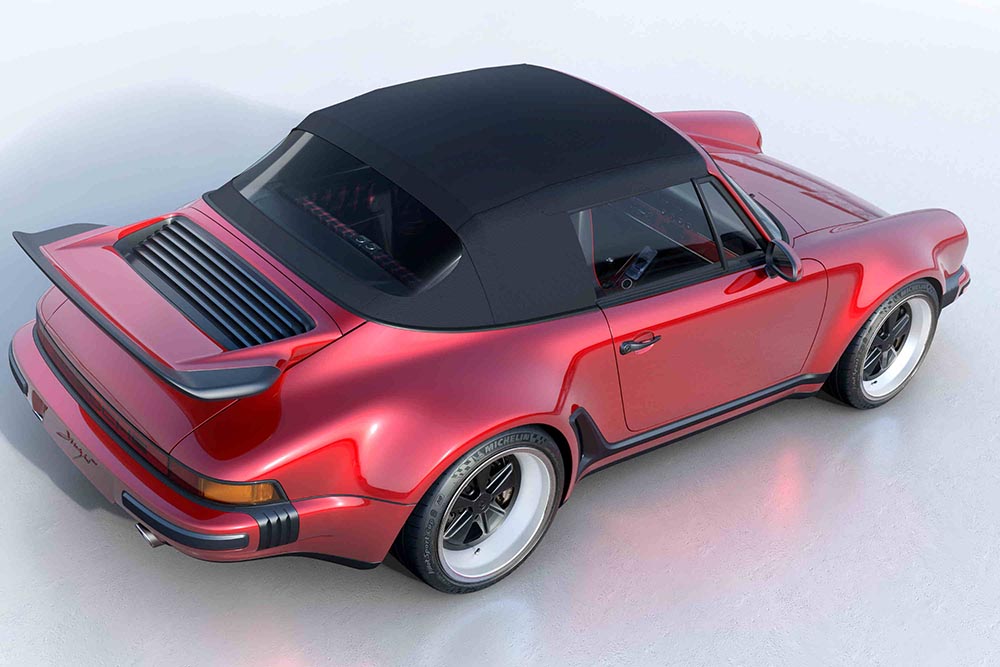 Singer hat mit Karosserieteilen aus Carbon für eine Breitbauoptik im Turbostil gesorgt.