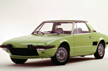 Molto bene dank Mittelmotor und Bertone, meinten Fachjournalisten bei der Premiere des Fiat X1/9 im Herbst 1972