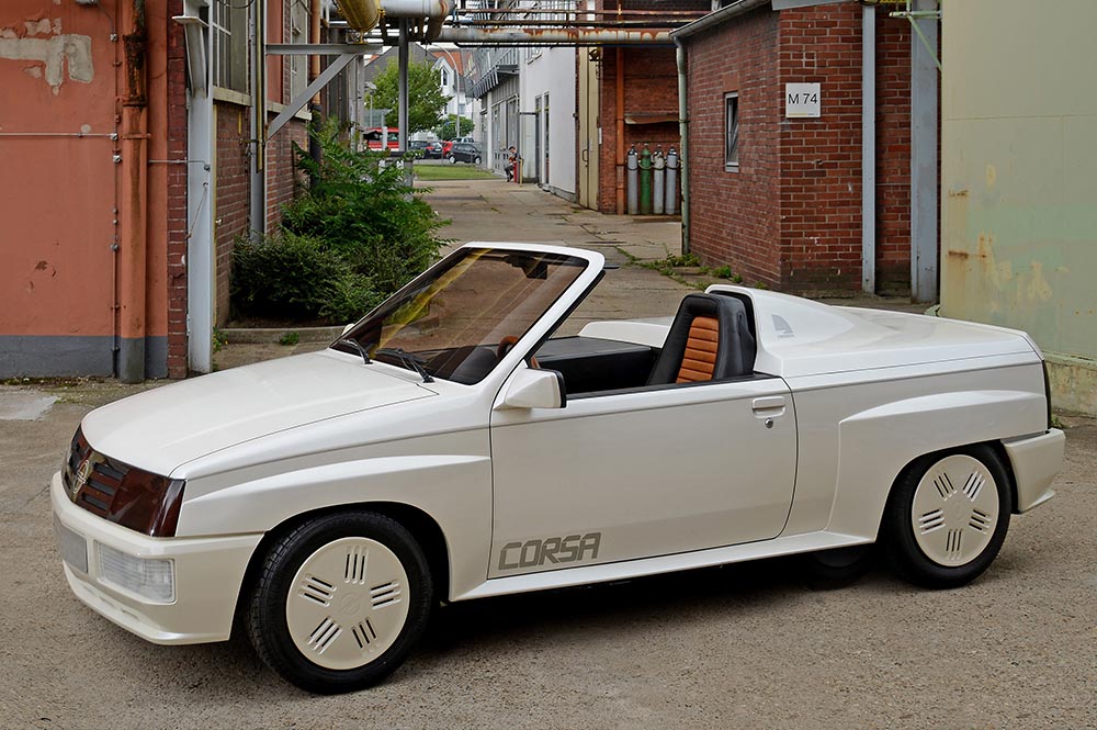 Auf dem Genfer Salon 1982 wurde die Studie Corsa Spider vorgestellt.