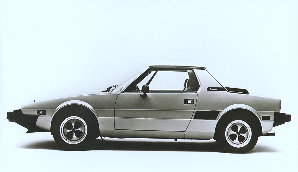 Im Oktober 1978 beginnt die Produktion des überarbeiteten Fiat X1/9 Five Speed.