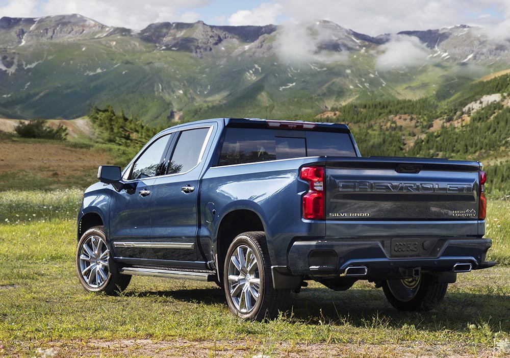 Vor allem aber gibt es für den High Country einen Motor, der perfekt zum Auto passt und zur Gegend, durch die es fährt: ein V8 mit stattlichen 6,2 Litern Hubraum, 420 PS und 623 Nm.