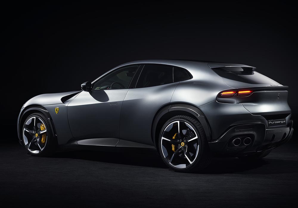 Imposant sind die kraftvoll ausgestellten Radhäuser hinten.