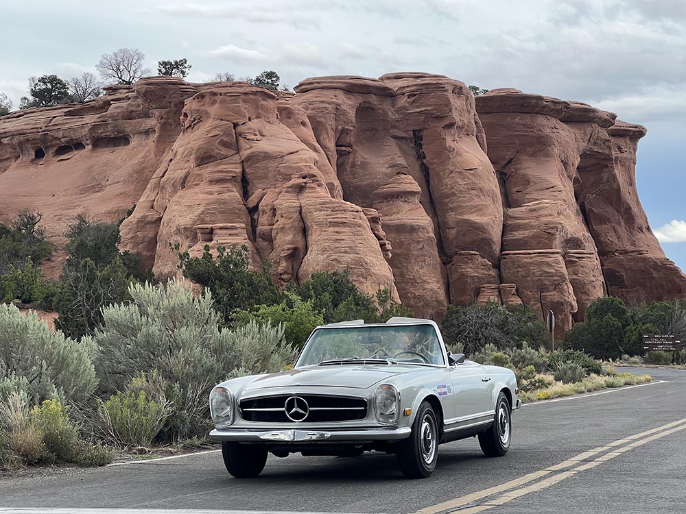 Der Mercedes SL macht sich gut in Colorado.