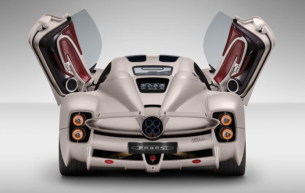 Wie es bei Pagani Tradition ist, öffnen beim Utopia die Türen nach oben.