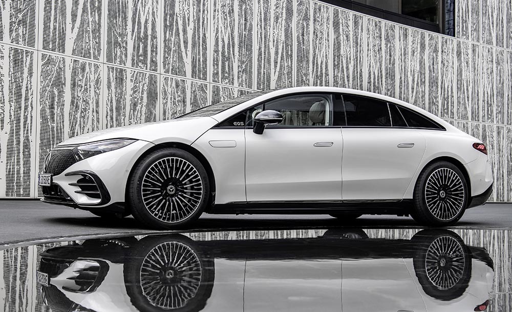 Wer S-Klasse auf Elektroauto-Niveau erleben möchte, muss derzeit noch bei Mercedes bleiben und zum EQS greifen.