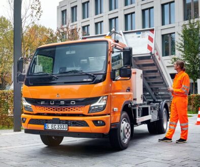 Robust, effizient und batterieelektrisch: Daimler Truck-Tochter FUSO präsentiert auf der bauma 2022 den Next Generation eCanter mit Abrollkipper für die Baubranche Robust, efficient and battery-electric: Daimler Truck subsidiary FUSO presents the Next Generation eCanter with roll-off tipper for the construction industry at bauma 2022