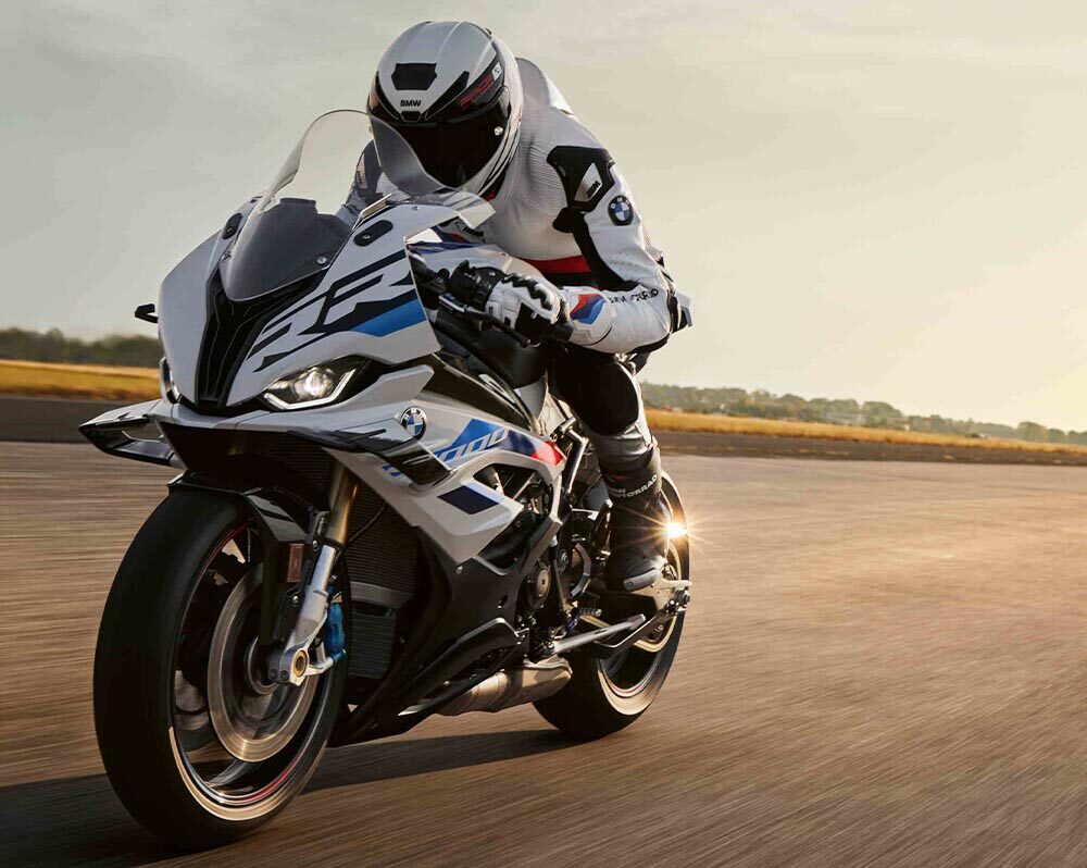 BMW hat die supersportliche S 1000 RR gründlich überarbeitet und in vielen relevanten Punkten verbessert