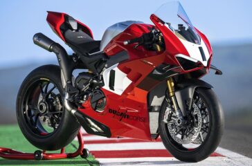 Der Preis für die Ducati Panigale V4R steigt von bislang 39.900 Euro um zehn Prozent auf 43.990 Euro; in Race-Konfiguration sind 51.340 Euro fällig