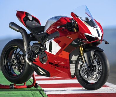 Der Preis für die Ducati Panigale V4R steigt von bislang 39.900 Euro um zehn Prozent auf 43.990 Euro; in Race-Konfiguration sind 51.340 Euro fällig