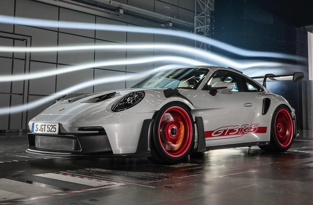 Das gesamte Aerodynamikpaket sorgt laut Porsche bei 285 km/h für einen Abtrieb von 860 Kilo.