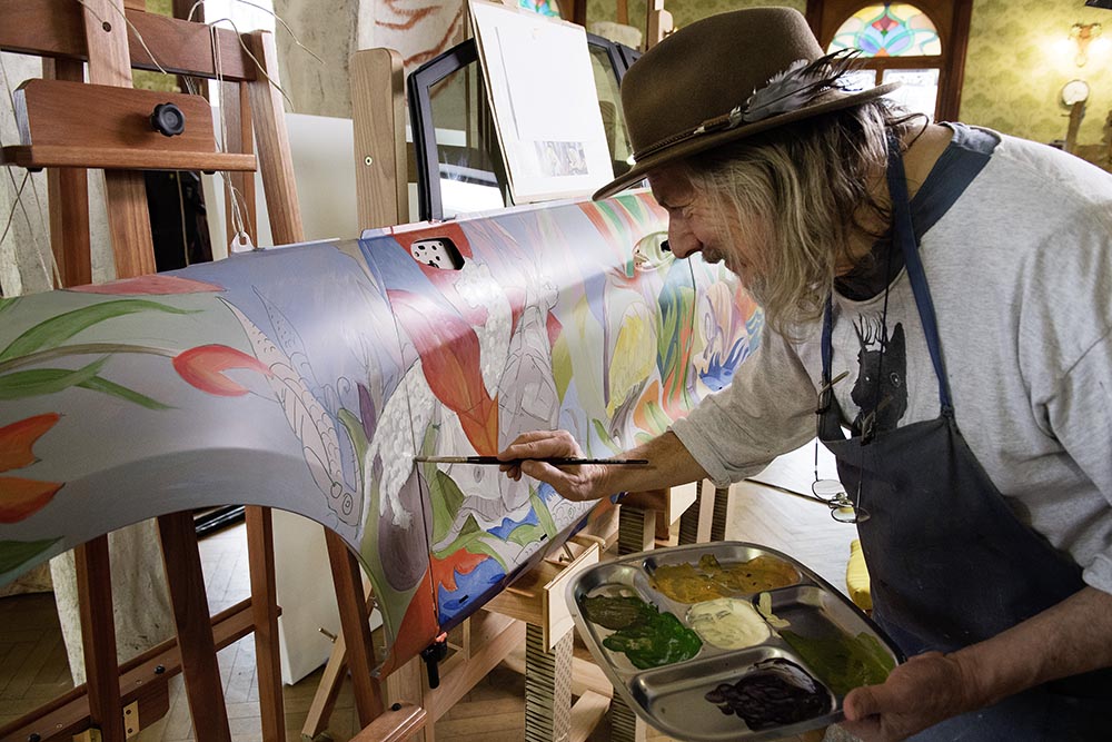 Künstler und Meisterfälscher Wolfgang Beltracchi bemalte 2018 einen Ford Fiesta Vignale im Auftrag von Ford Schweiz für eine Auktion zu Gunsten einer wohltätigen Organisation.