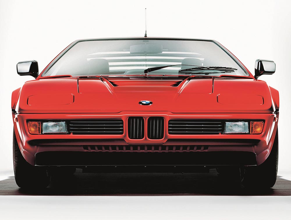 1978: Im Oktober wird auf dem Pariser Automobilsalon der BMW M1 erstmals Presse und Öffentlichkeit vorgestellt.
