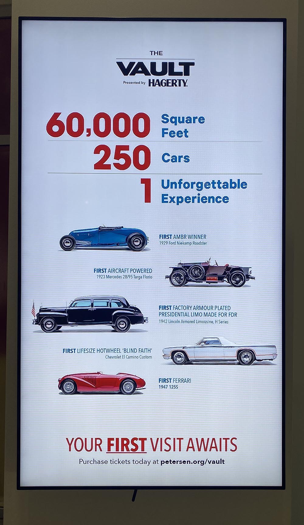 Das Petersen Automotive Museum präsentiert eine atemberaubende Sammlung extravaganter Fahrzeuge. Derzeit sind es über 250, die auf einer Fläche von fast 6.000 Quadratmetern aufwändig präsentiert werden.