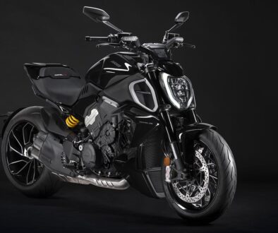 Die neue Ducati Diavel wird nicht mehr von einem Zweizylindermotor angetrieben, sondern trägt im neuen Rahmen einen V4-Motor