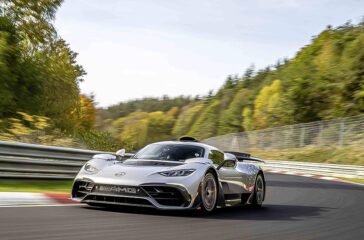 Der Mercedes-AMG ist nun offizieller Rekordhalter auf der Nordschleife in der Kategorie straßenzugelassener Serienfahrzeuge. Foto: Mercedes-Benz