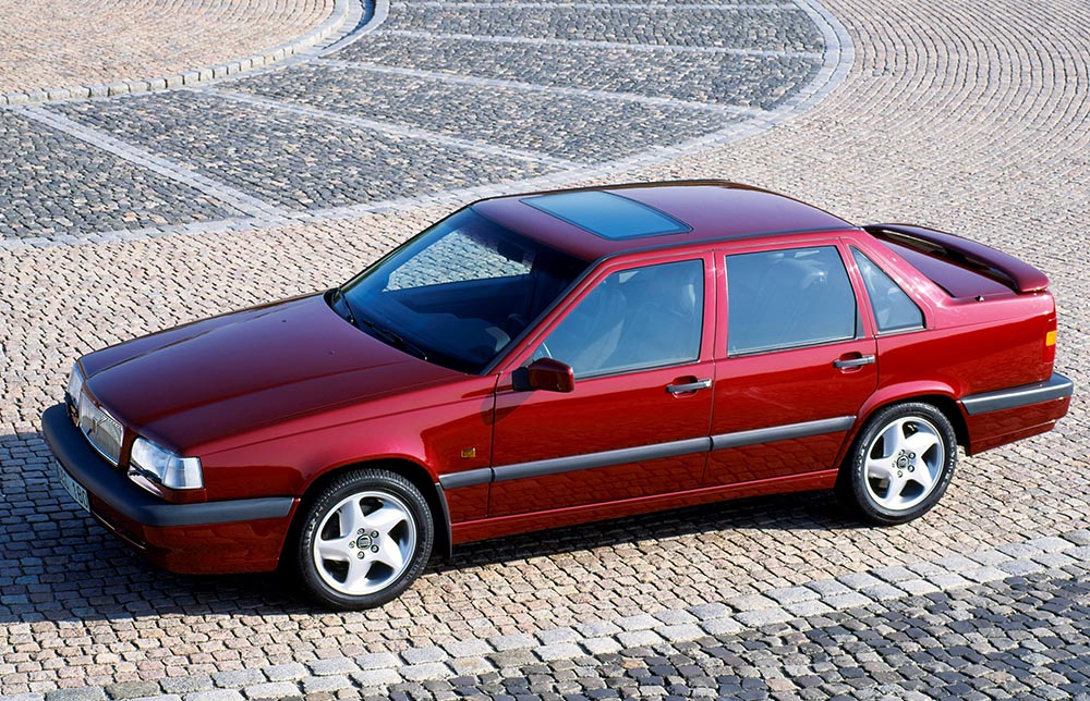 In den 1990er-Jahren entdeckten die Volvo-Designer das Rechteck, wie etwa die Limousine 850 Turbo aus dem Jahr 1993 zeigt.