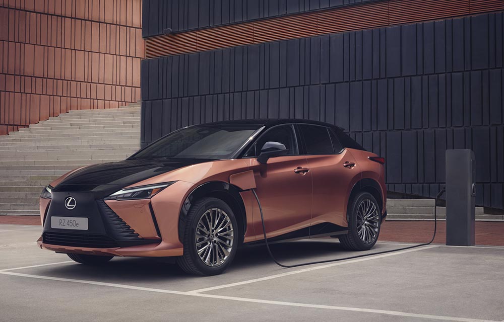 Mit dem RX 450e wird Lexus zusätzlich zum UX noch eine weitere elektrische Offerte im Köcher haben, die sich antriebstechnisch beim bZ4X bedient.