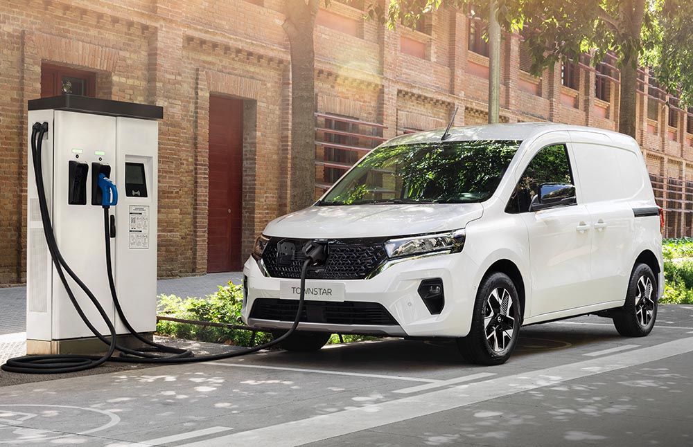 Nissan Townstar fährt 2023 elektrisch vor.