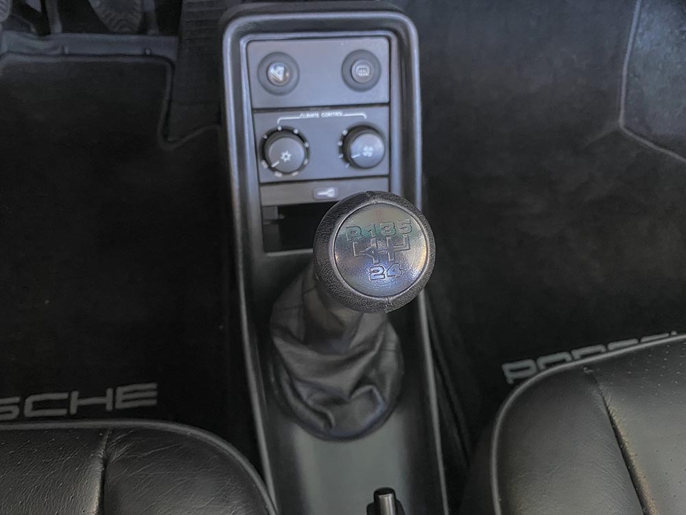 Ein manuelles Fünfganggetriebe genügte beim Porsche 930 Cabrio.