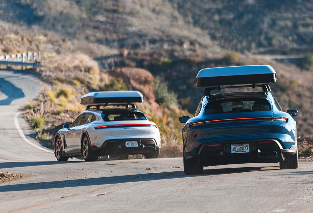 Das von Porsche aerodynamisch optimierte Dachzelt kostet Reichweite. Außerdem sollte man mit dem Dachaufbau nicht schneller als 130 km/h fahren.