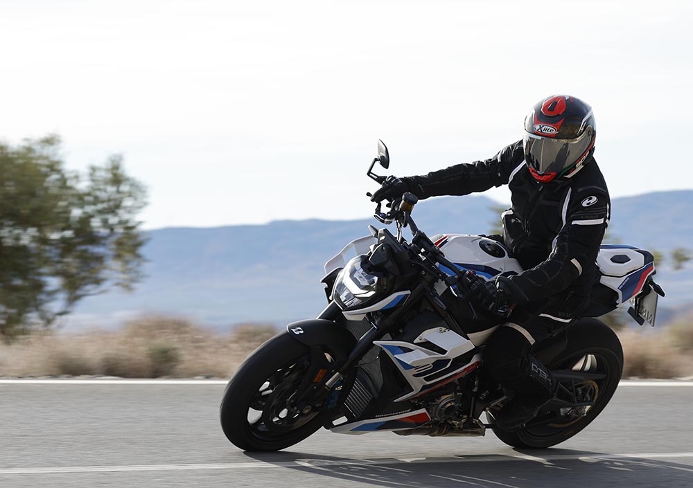 Fraglos ist der Überfluss an Motorpower, Bremspower, Elektronikpower und Gewichtsminimierung ein Genuss.