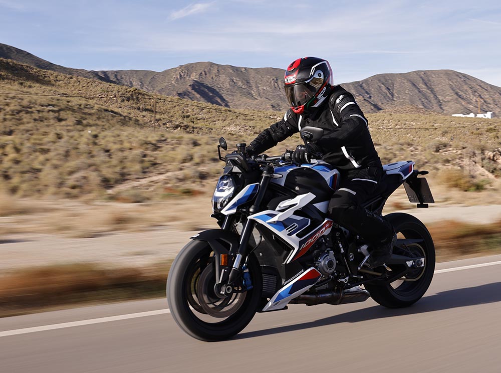 Nach BMWs Überzeugung gelingt der M R der Spagat zwischen Rennstreckenmotorrad und Sportgerät für die öffentliche Landstraße perfekt.