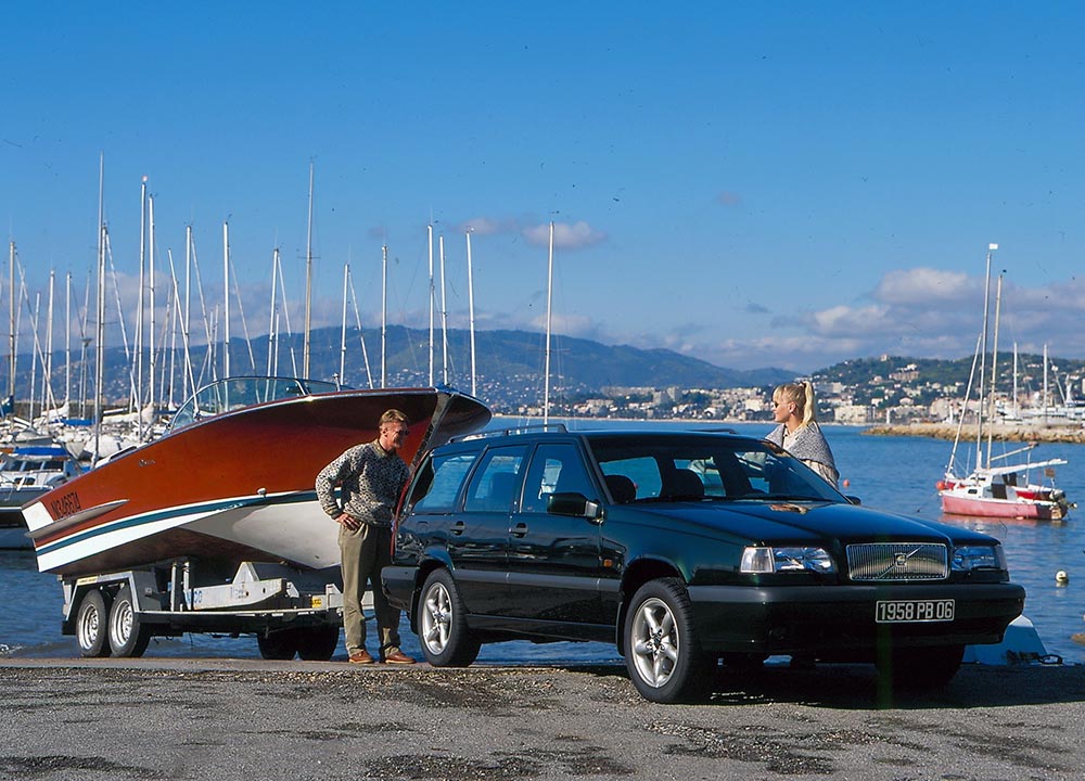 Im März 1995 kündigte Volvo einen 850 Kombi mit Allradantrieb an, der allerdings erst im Folgejahr vorgestellt wurde.