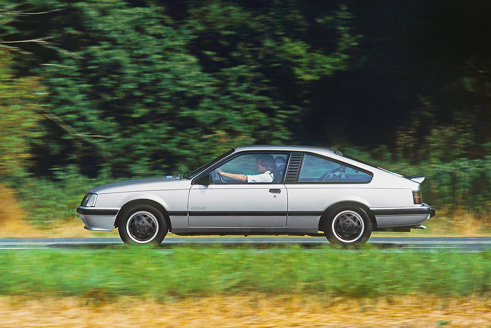 Nach einer Modellpflege für den Opel Monza (A2) gibt es 1983 als neuen Spitzentyp den Monza GSE mit 3,0-Liter-Sechszylinder.