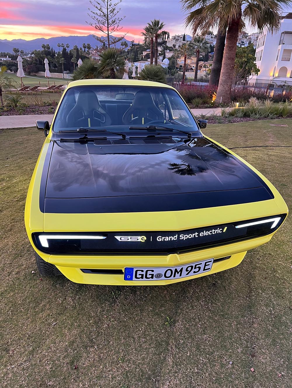 2021 präsentierte Opel den Prototyp Manta GSe als modernisierte, elektrifizierte Version des klassischen Sportcoupés Manta (A) von 1970.