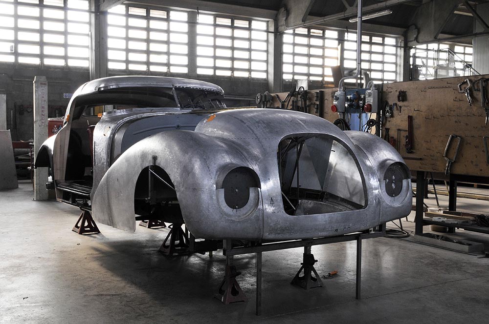 4.800 Stunden investiert die Museums-Truppe in den Wiederaufbau der Karosserie.